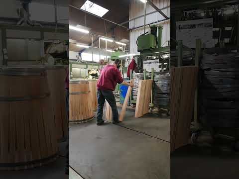 Barrique barrel making in Bordeaux 🛠️🛢️🇫🇷