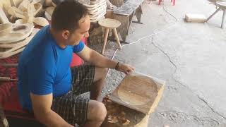 Maestrii Stangaciu faurind Scaun Ciobanesc cu Trei Picioare - YouTube
