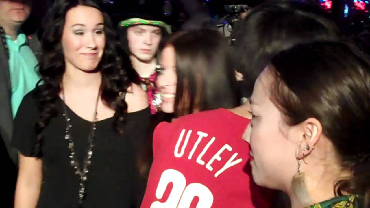 Wing Bowl 20 Weigh-In Part 7: Kobayashi makes his entrance at Chickie's & Pete's