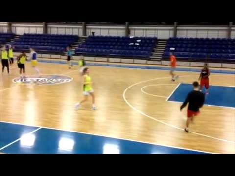 Video: Ako Hádzať Basketbal