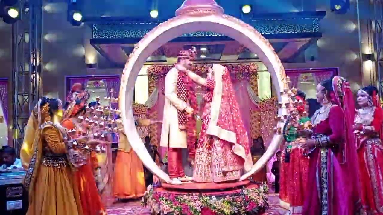 wedding jaimala shoot