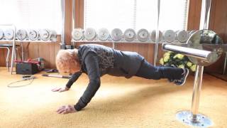 Elaine LaLanne 22 pushups for the troops (90 years old)