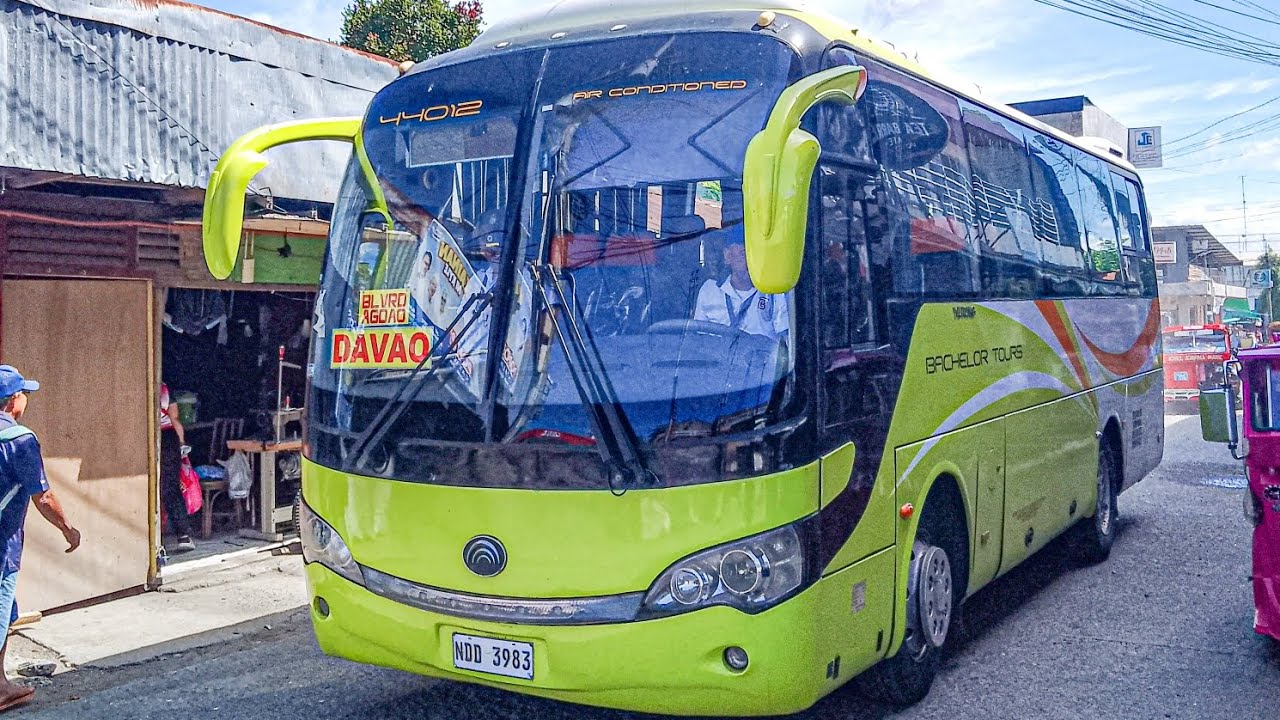 Midi Yutong of Del Norte Bachelor Express Incorporated, midi Yutong is a mid-sized coach, BEI 44012 