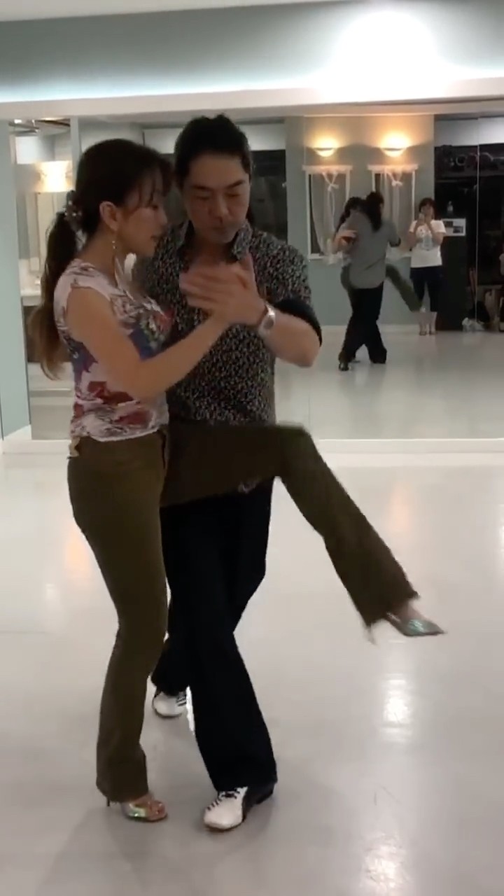 アルゼンチンタンゴ　踊りやすくて綺麗　MIMI PINZON　Tango 日本におけるアルゼンチンタンゴの文化的魅力