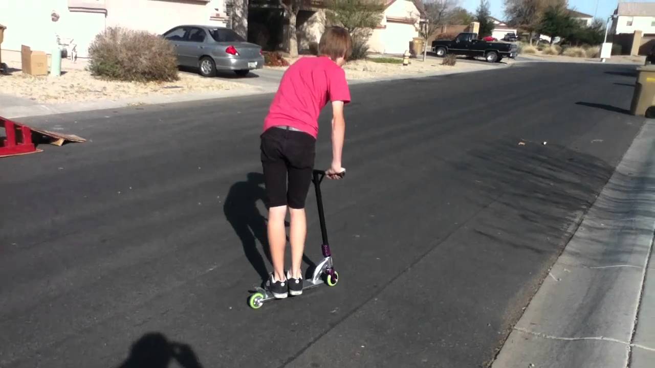 Manual to tailwhip on a scooter - YouTube