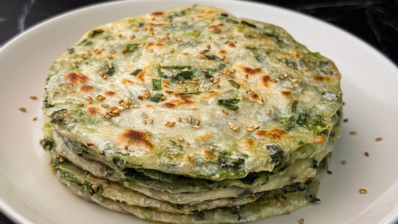 Лепешки с зеленым луком – хрустящие и слоистые.