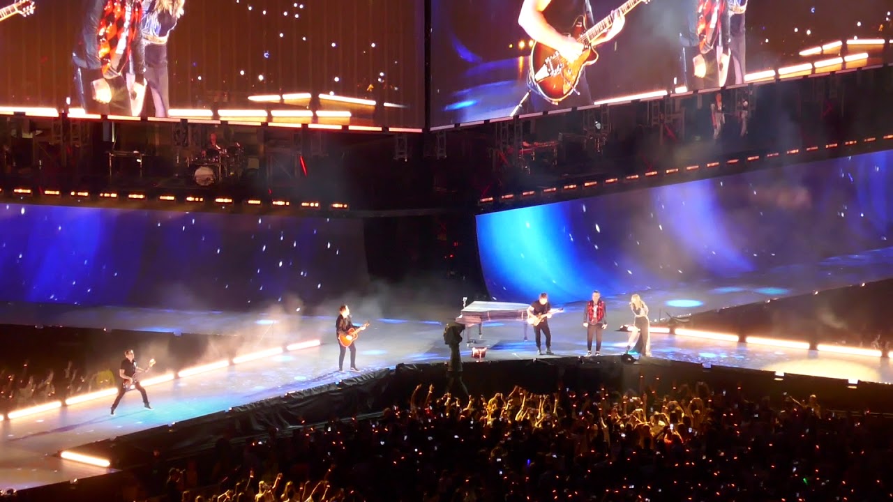 Taylor Swift & Robbie Williams Angels (live) YouTube