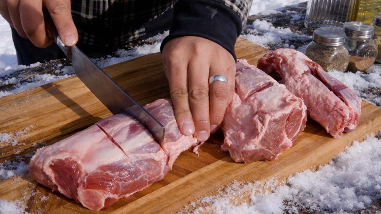 An amazing cooking lamb and rice in the forest - Heavy snow and -30°C