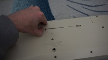 Casiotone MT-70 Keyboard - battery compartment