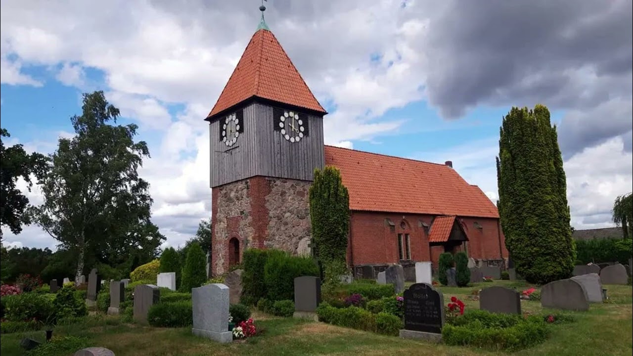 Büchen-Pötrau (RZ) evang. St. Georg Kirche : Einläuten des Sonntags (18:00 Uhr)