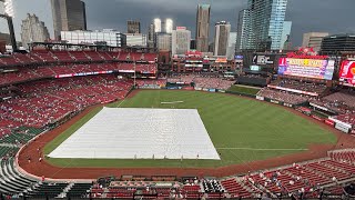 Uncovering Busch Stadium after a rain delay #rain #buschstadium #cards #cardinals #stlouiscardinals 