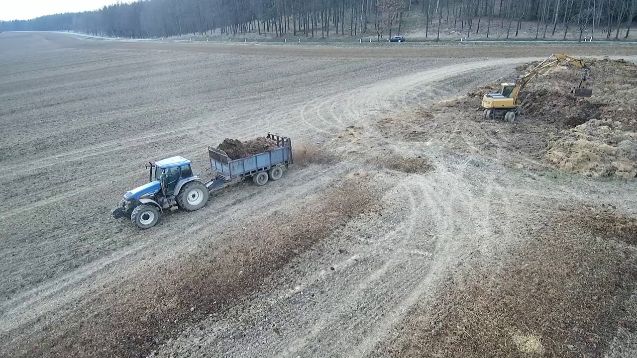 Mist streuen und einpflügen