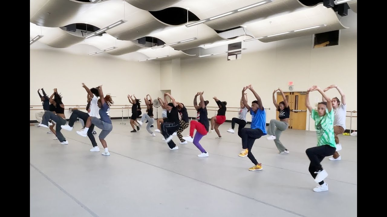 BTS of Robin Sanders setting the hip hop battle for NutRemix 2024!