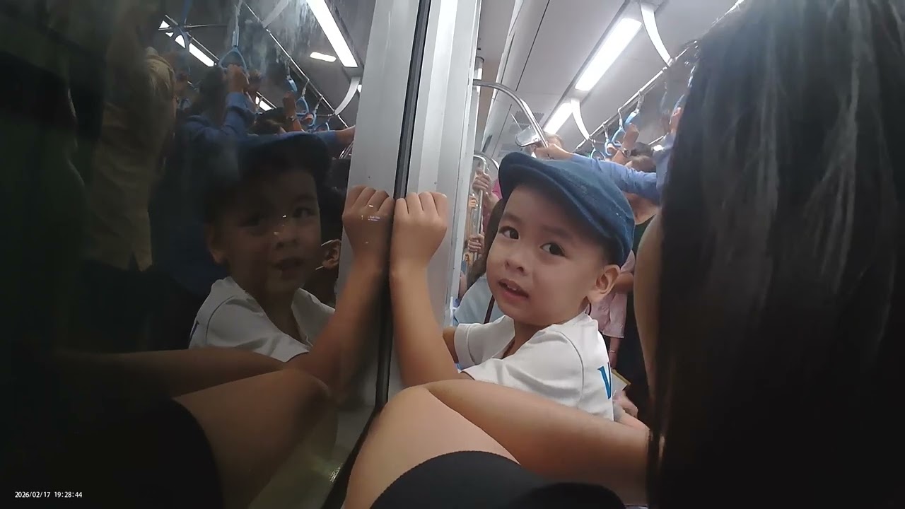 Phần 10 Tối mồng 1 Tết Bính Ngọ Cả Gia Đình Đi Metro HCM miễn phí 17/02/2026