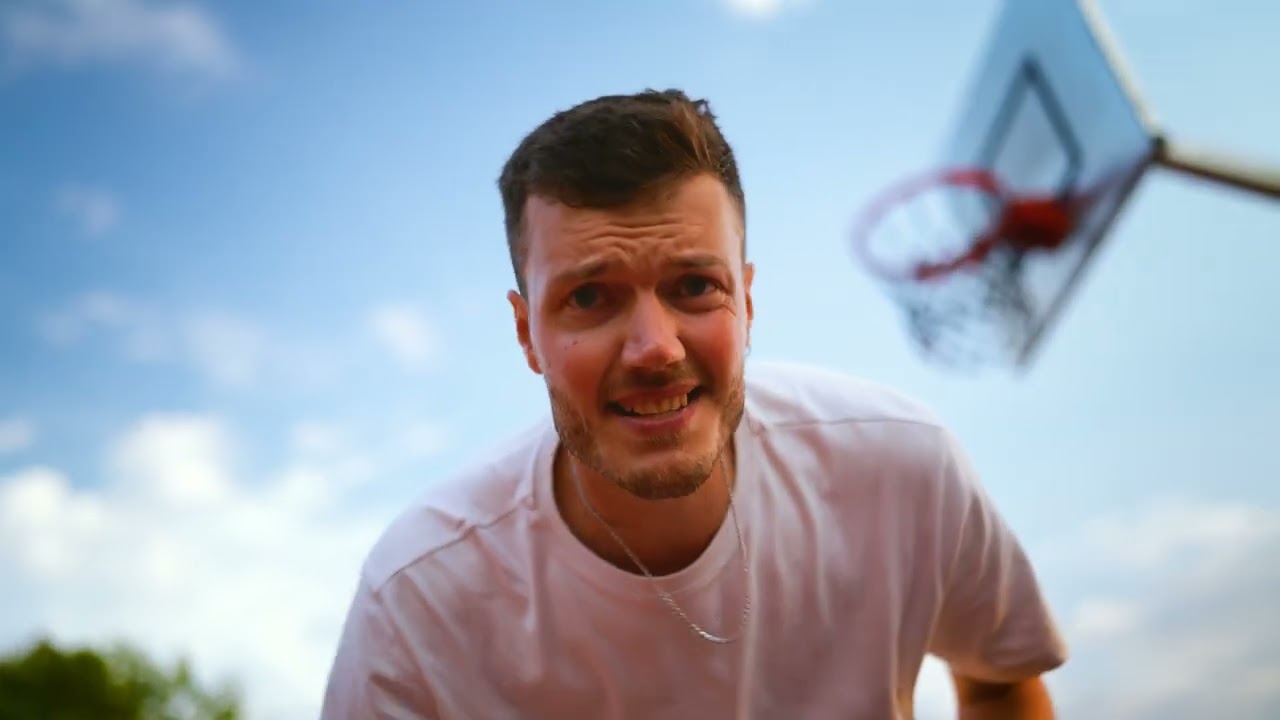 Felsn - Grauer Mantel, Blaue Jogger (Official Video)