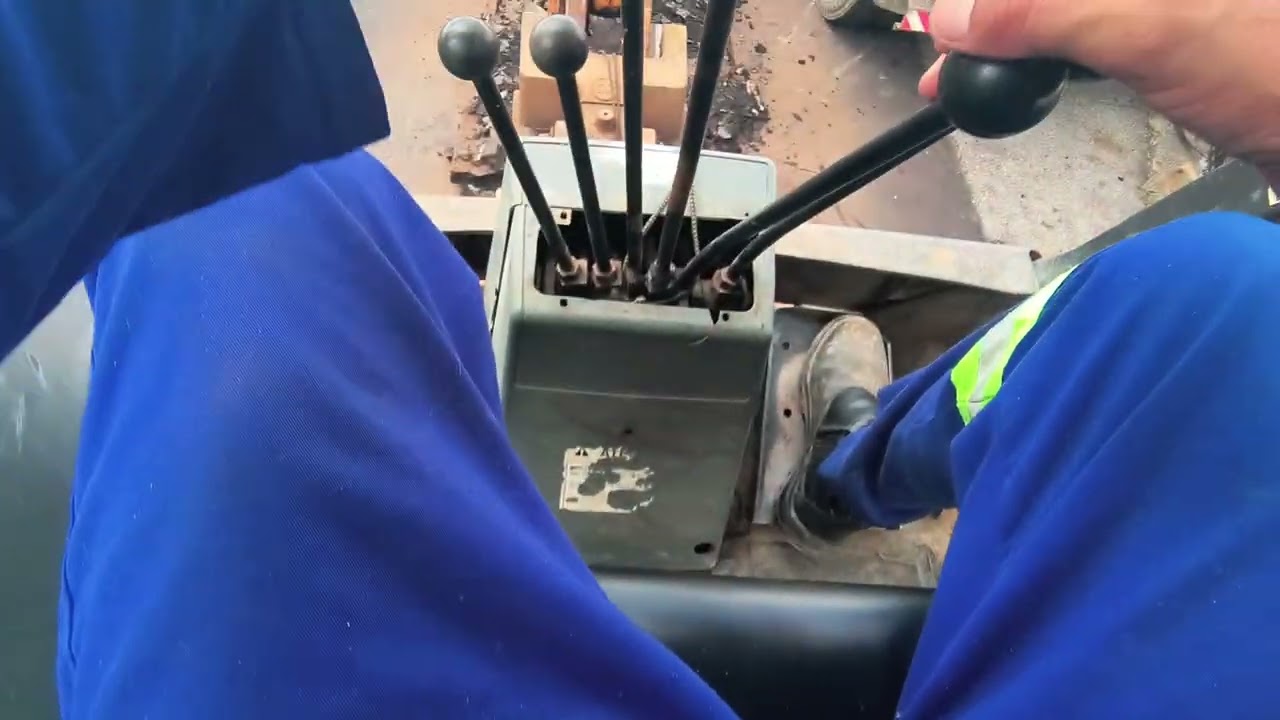 Retroescavadeira case comando traseiro 