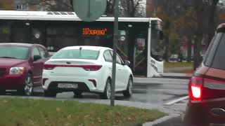 Автоинструктор ведет урок на больших перекрестках с островками. Автоинструктор ведет урок на больших перекрестках с островками.