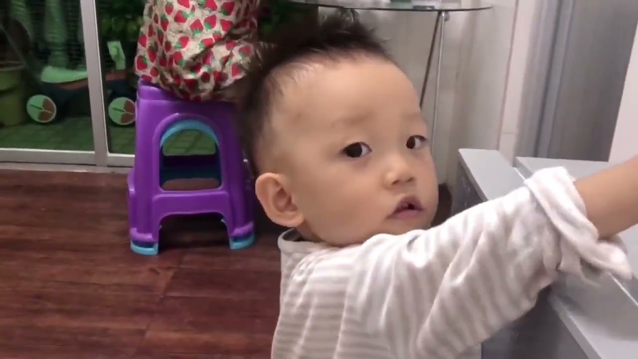 深漂：11点不睡觉，带一岁半宝宝下楼买烧烤，到家还不睡，继续嗨