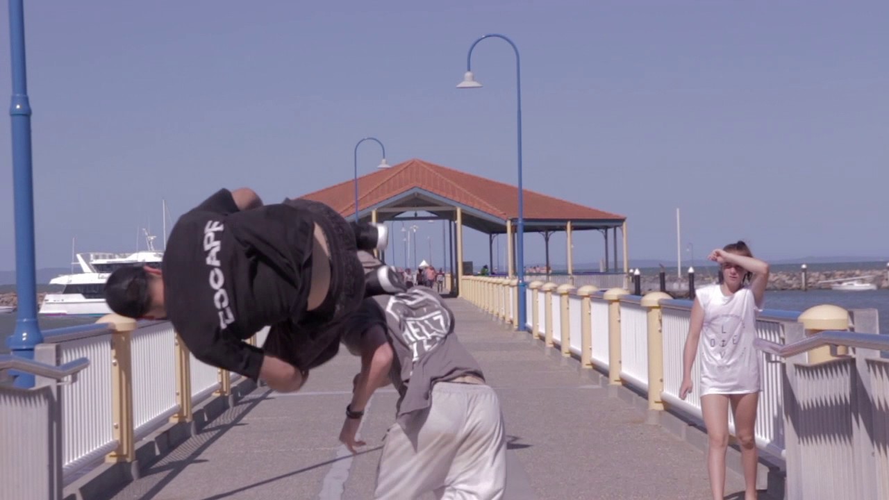 athletenschmiede Guy Accidentally Flips Onto His Friend