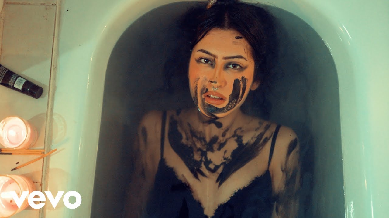 Watch Lluna - Escorpio on YouTube Watch Lluna - Escorpio on YouTube