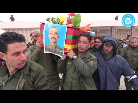 قواتنا ت شي ع الشهيد خضر عواد الحمود إلى مثواه الأخير في مزار الشهداء في مدينة الشدادي 