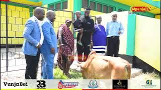 EWAAAH! ONA MAYELE ALIVYOKABIDHIWA NG'OMBE WAKE/ASHUSHA TABASAMU/ONA HAPA AKIMPOKEA..