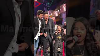 تامر حسني يغني مع الطفلة تاليا ❤️ في فرح احمد عصام 🔥