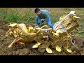 The boy searched for treasure in the wild and found super treasure in the luanshi mountain