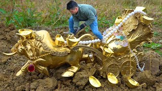 The boy searched for treasure in the wild and found super treasure in the Luanshi Mountain