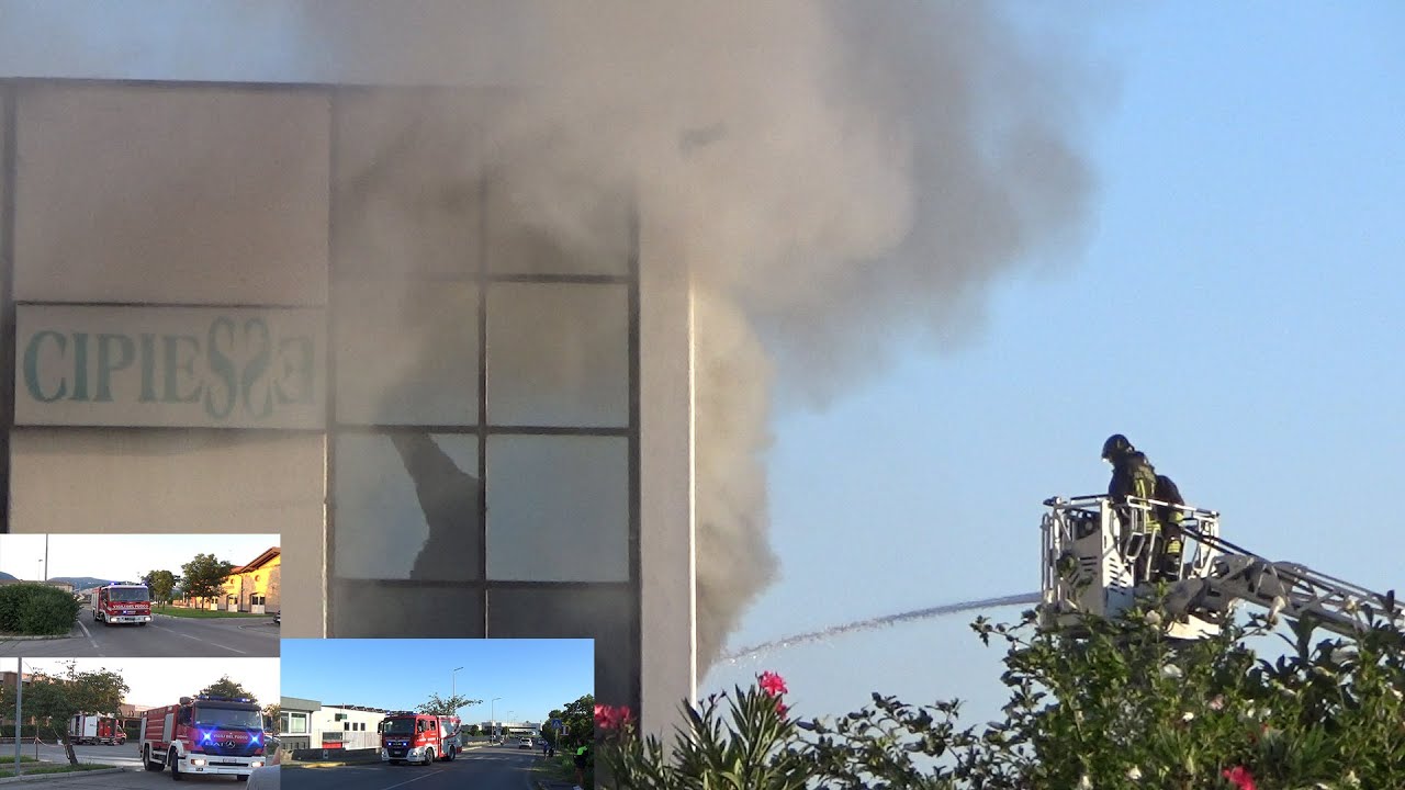 Incendio Capannone Cipiesse a Rezzato Arrivo Automezzi Vigili del Fuoco Brescia+Reportage intervento