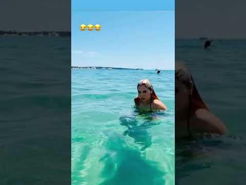 Video: Cov Kiv Cua Pom Muaj Qhov Hnyav Dhau Hauv Daim Duab Ntawm Natalia Rudova Hauv Ib Bikini