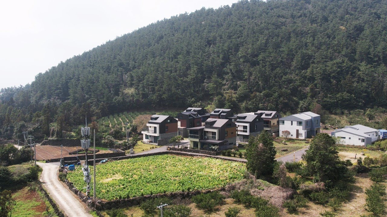 오름 아래 포근한 집 H-357 웅장한 느낌 마저 드네요 제주도 부동산 매물,Jeju House for sale,Korea,제주도부동산TV