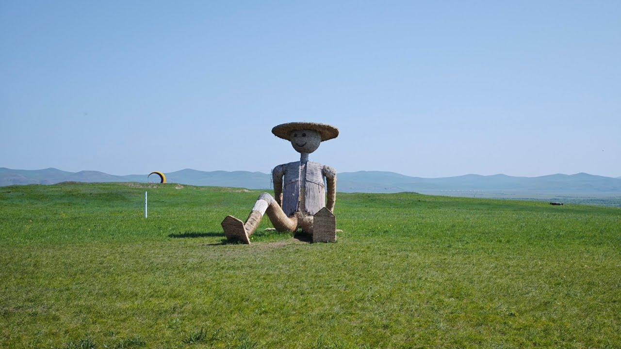 「草原在這裏~2」，景區位於呼倫貝爾市額爾古納市黑山頭鎮東2公里處。