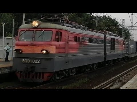 Электровоз ВЛ10-1022 с