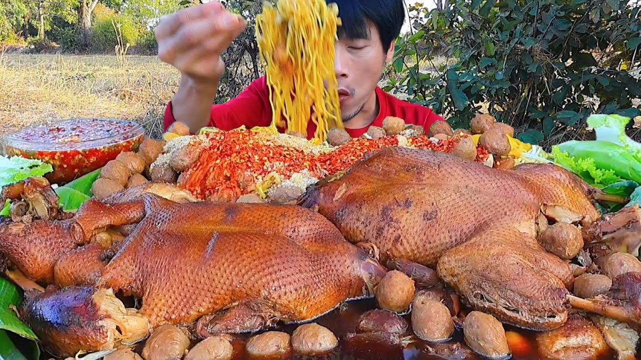 บะหมี่เป็ดพะโล้จิ้มซีฟู้ดแกล้มผักสดแซ่บคักอีหลีครับพี่น้อง ASMR MUKBANG EATING SHOW#โก้อีสานพาแดก 