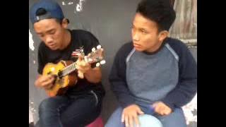 Pengamen Sukabumi Ompong :D Suara MERDU , alat seadanya tapi MANTAP !!!