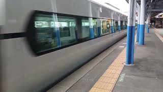 E353系特急あずさ16号東京行きが上諏訪駅１番線から出発
