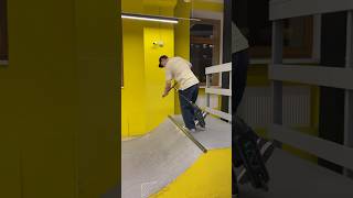 Инструктор Максим Левин трюки на самокате в скейт парке BunnyHop #крытыйскейтпарк #трюкинасамокате