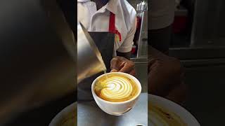 How to make latte art Free pour #latteart #tulip #freepourart #cuppuccino #respect #viralshorts #bar