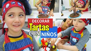 DECORANDO UNA TARTA CON MI HIJO 🎂 | REPOSTERÍA CON NIÑOS | EN CASA CON PAM Y FER