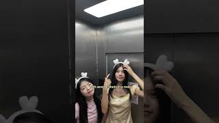 This elevator photo booth is perfect for group photos #PhotoBooth #FriendsPhotos #PhotoIdeas