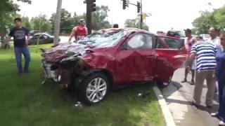 Everyone Helps To Turn Car Over After A Car Accident To Save Woman - Restoring Faith In Humanity -