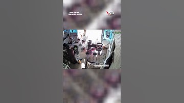 Thanh niên đi cắt tóc gặp đúng tiệm của người yêu cũ