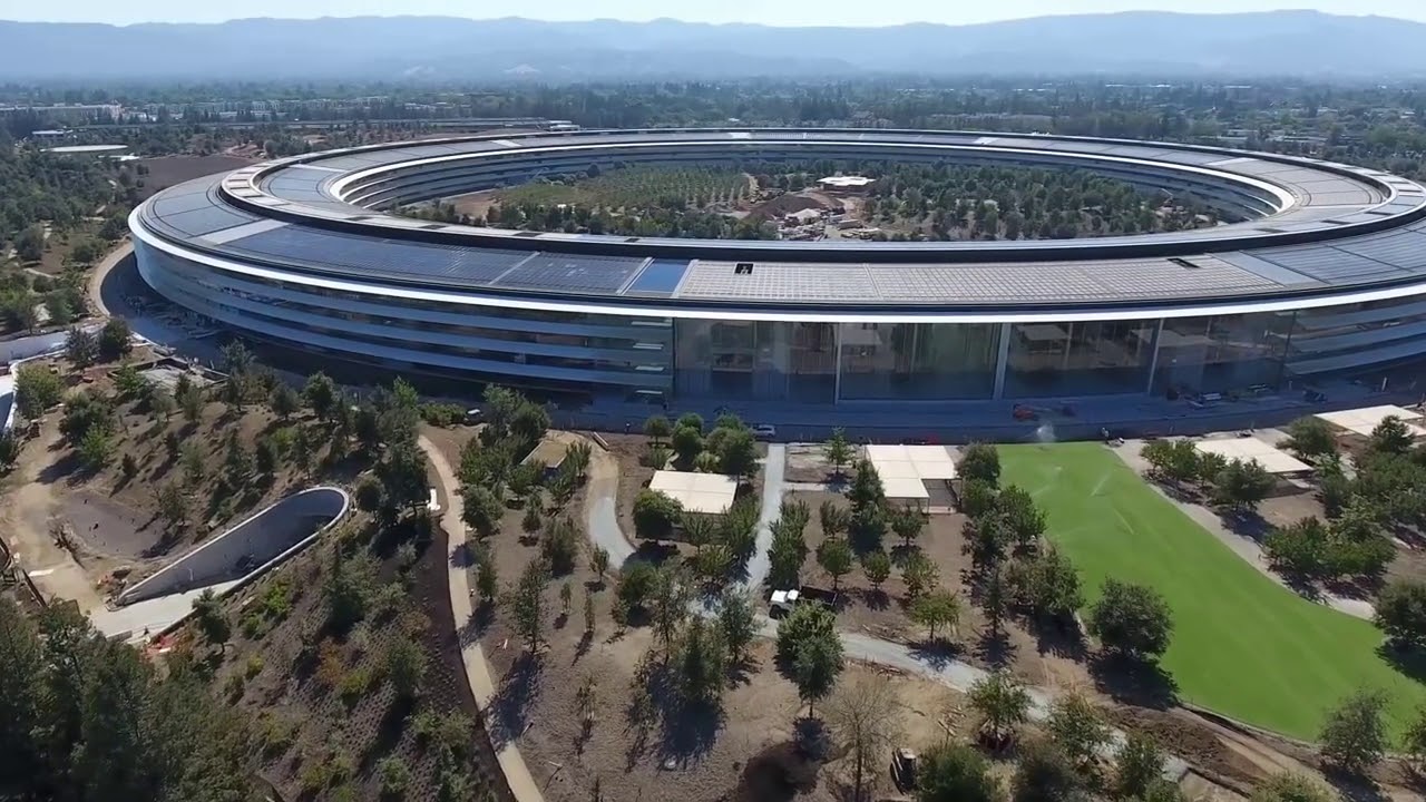 Apple Park в августе 2017-го, съёмка БЛА