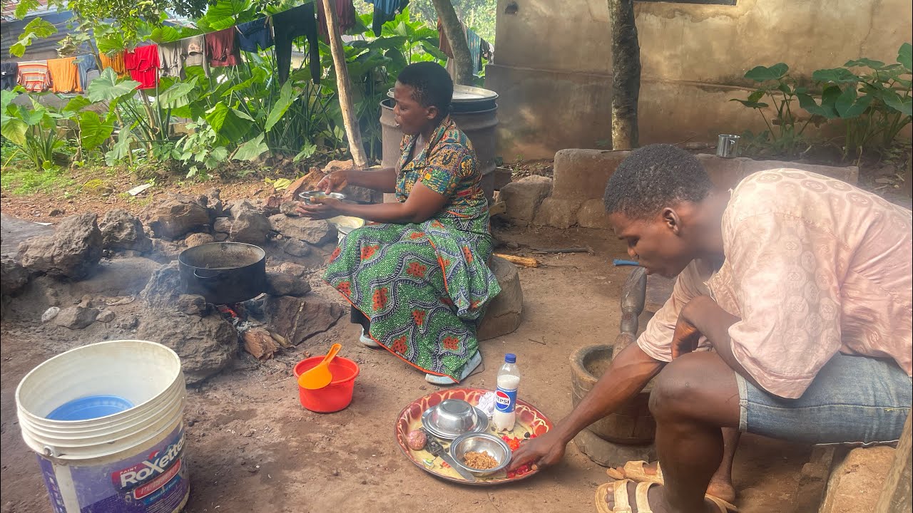 Семья из африканской деревни готовит настоящий суп Огбоно вместе | Настоящая жизнь африканской де...