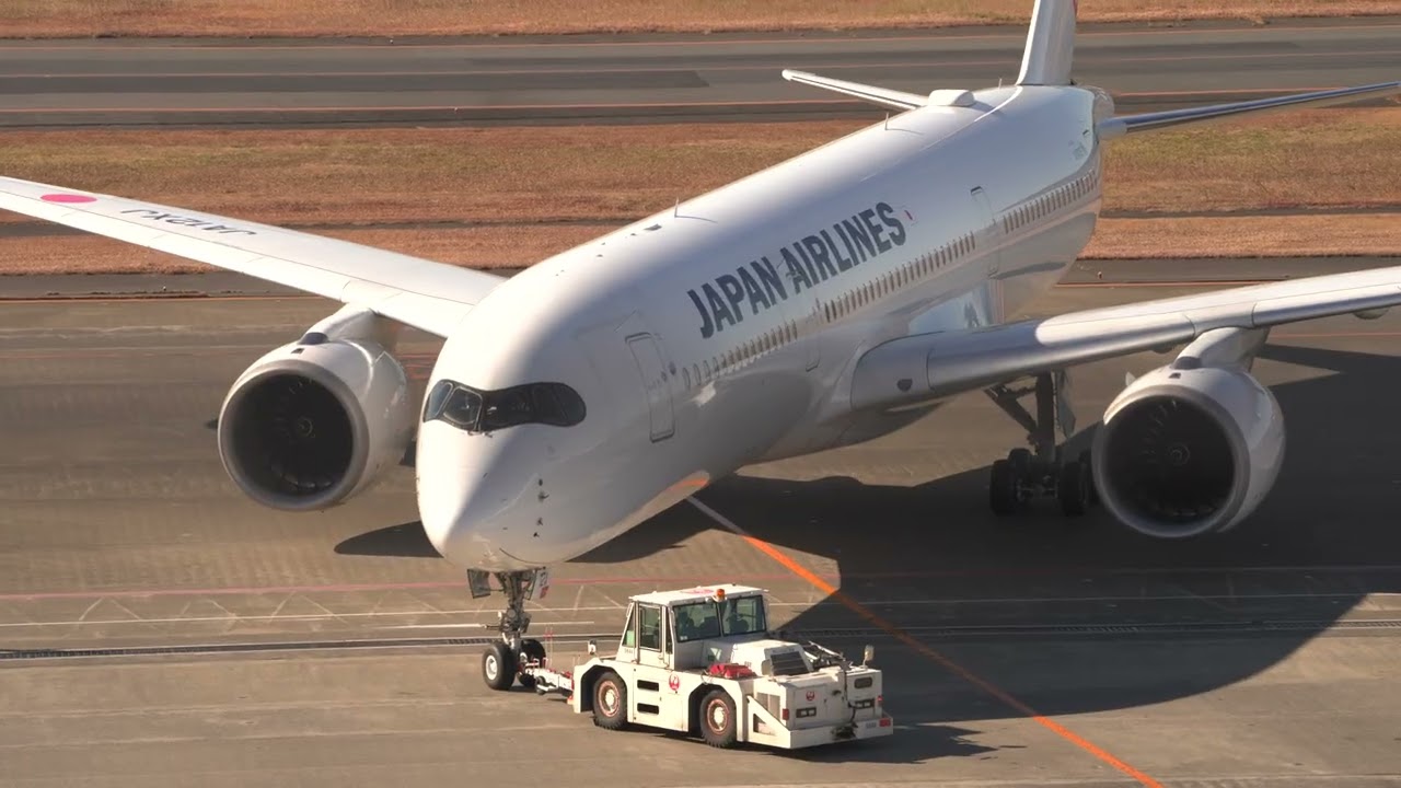 Tokyo Haneda Airport Plane Spotting JAL A350