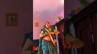 Hot Beautiful Bhabhi Dancing In Green Saree On Tiktok