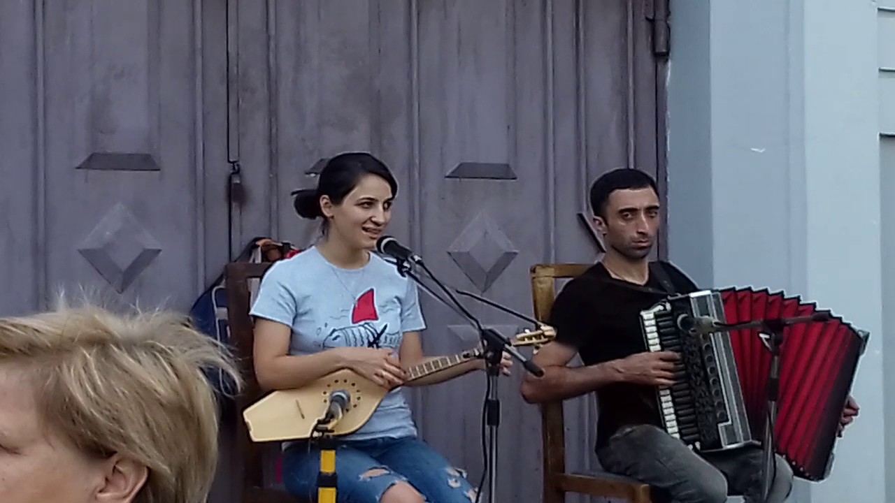 Живая музыка Тбилиси. Живая музыка Грузинская. Грузинские уличные музыкантыттбилиси видео.