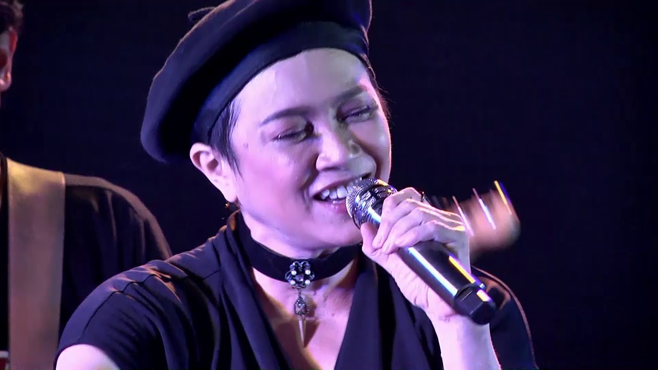 แอม เสาวลักษณ์