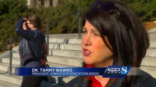 Teachers rally against collective bargaining changes